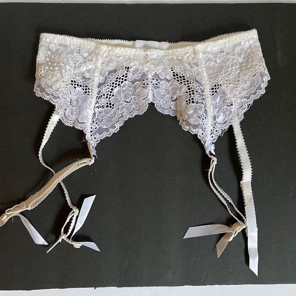 Vintage Victoria’s Secret White Lace Garter Belt